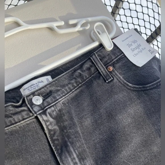 A&F Ultra High Rise The 90s Straight Leg Black Jeans Size 35 Plus Size 20 Short - Picture 7 of 13